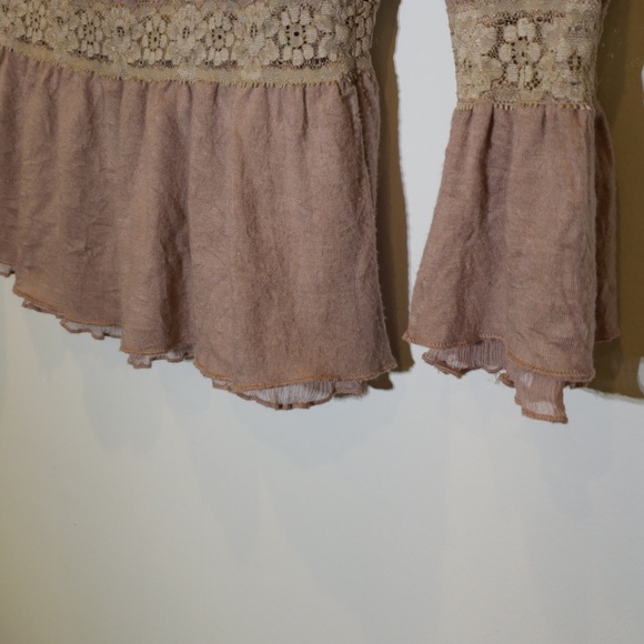 Beautiful top - Picture 2 of 5